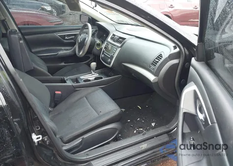 2016 Nissan Altima 2.5/2.5 S/2.5 Sl/2.5 Sr/2.5 Sv z USA, uszkodzony, nr VIN 1N4AL3AP2GN310484